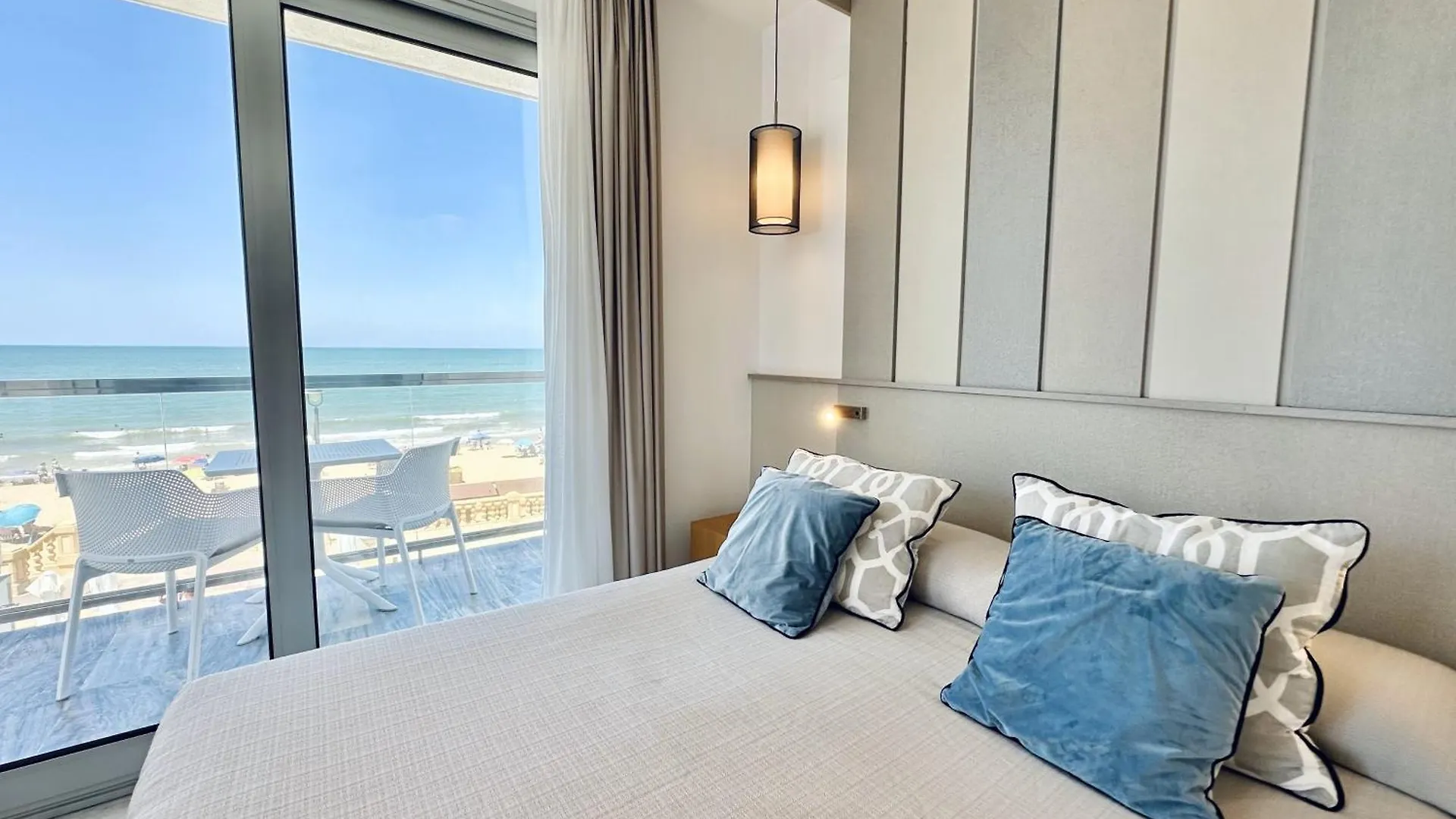 Hotel Apartamentos Marina Luz 2*, Чипиона Испания