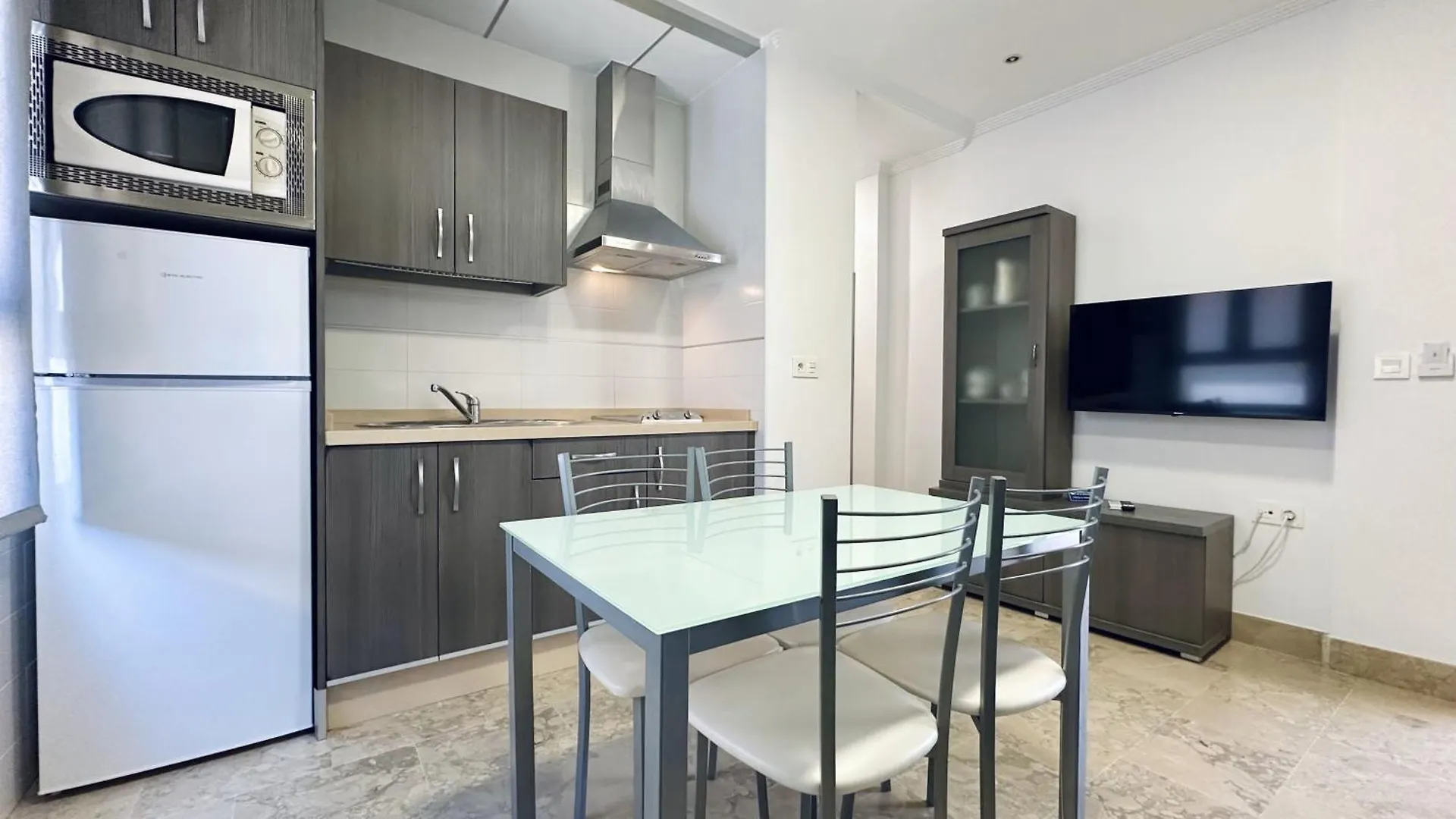 Hotel Apartamentos Marina Luz 2*, Чипиона