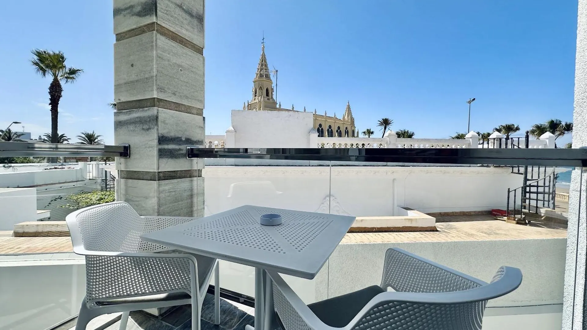 Hotel Apartamentos Marina Luz 2*, Чипиона