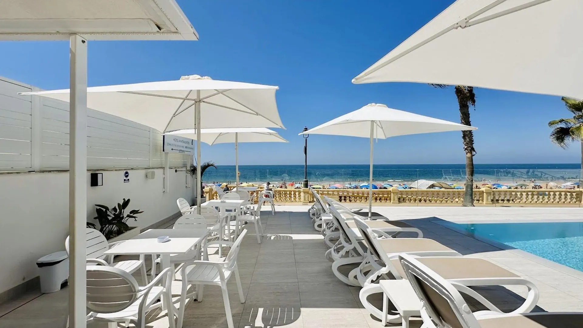 ** Aparthotel Hotel Apartamentos Marina Luz Chipiona Spanien